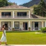 Corretora de imóveis Marina Brasil identifica mudança no perfil dos compradores e afirma que há fila de interessados por casas de alto padrão na serra