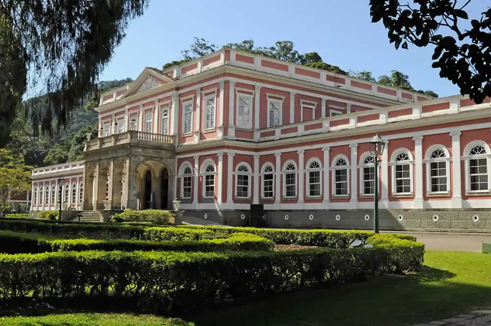 Conheça a história de Petrópolis